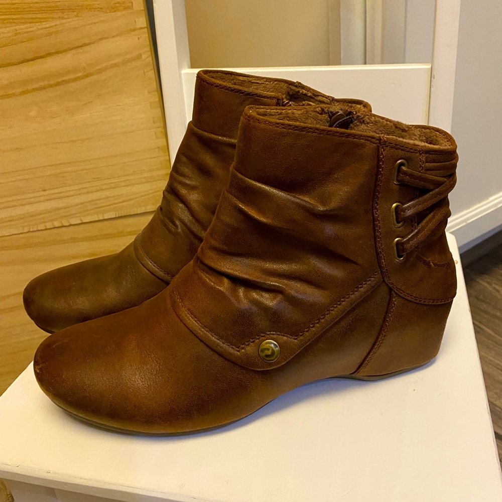 Baretraps Salena Wedge Bootie Size 9.5